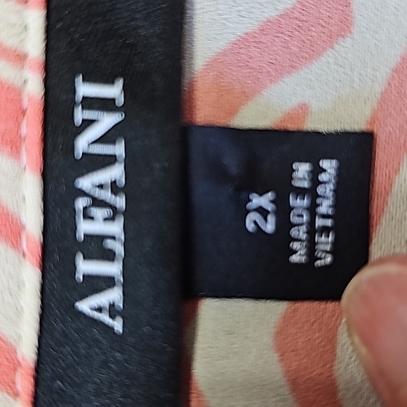 ALFANI Women's 2X blouse. Peachy coral‎ color animal print. Cuff sleeves. Button - Picture 7 of 9